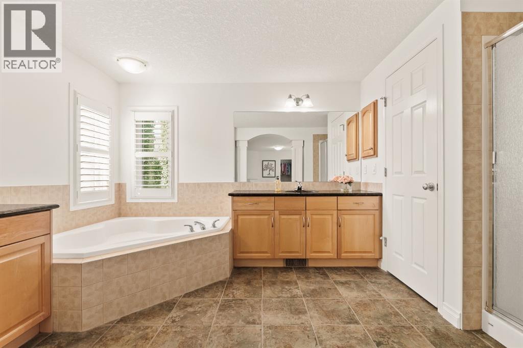 115 Cougar Plateau Circle Sw, Calgary, Alberta  T3H 5S7 - Photo 26 - A2260928