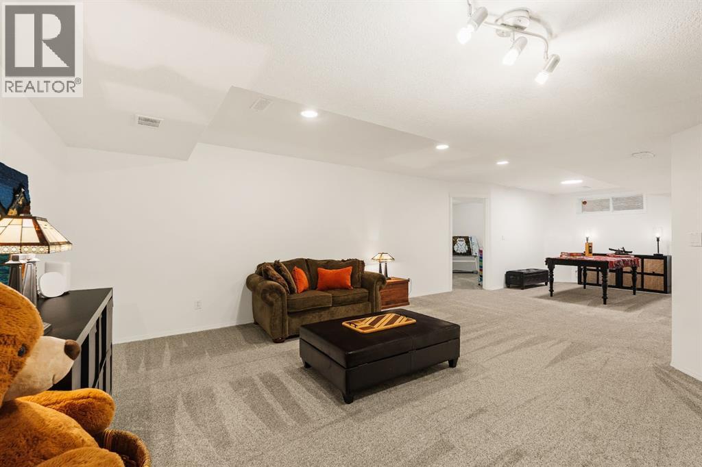 115 Cougar Plateau Circle Sw, Calgary, Alberta  T3H 5S7 - Photo 35 - A2260928
