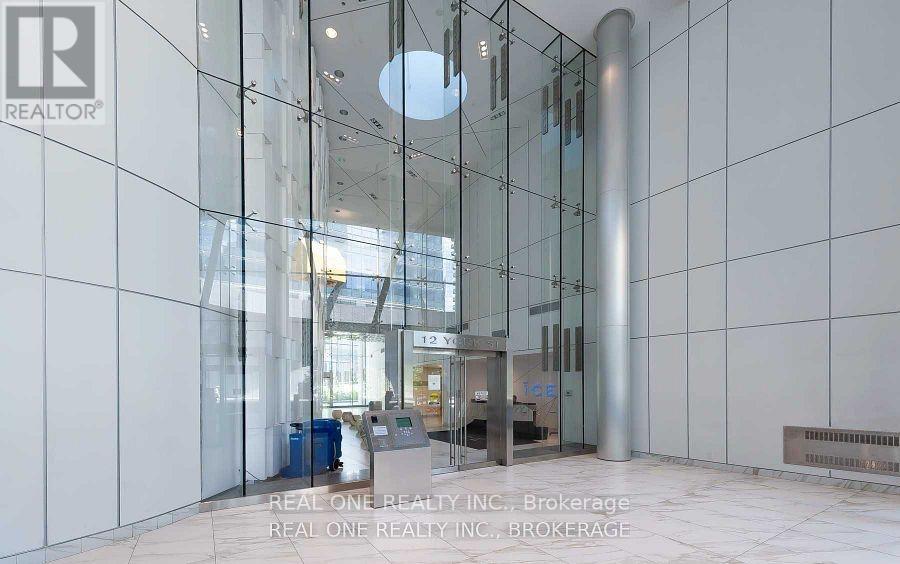 2001 - 12 YORK STREET, Toronto, Ontario