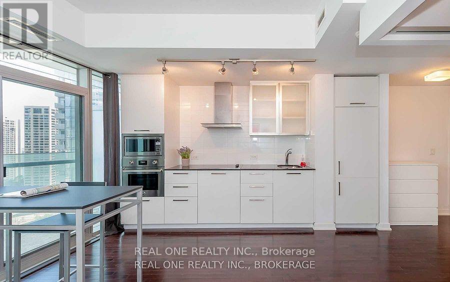 2001 - 12 York Street, Toronto, Ontario  M5J 0A9 - Photo 10 - C12444499
