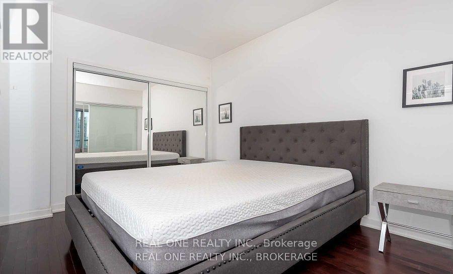 2001 - 12 York Street, Toronto, Ontario  M5J 0A9 - Photo 11 - C12444499