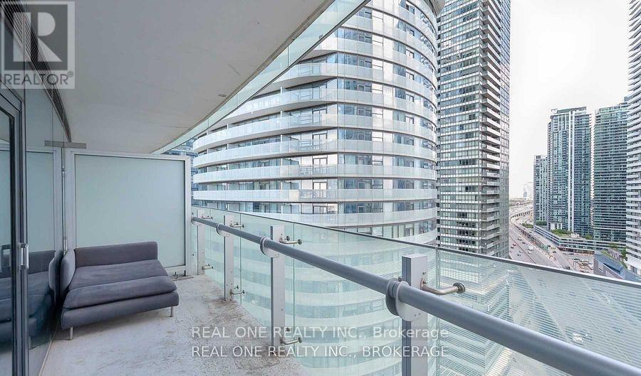 2001 - 12 York Street, Toronto, Ontario  M5J 0A9 - Photo 4 - C12444499