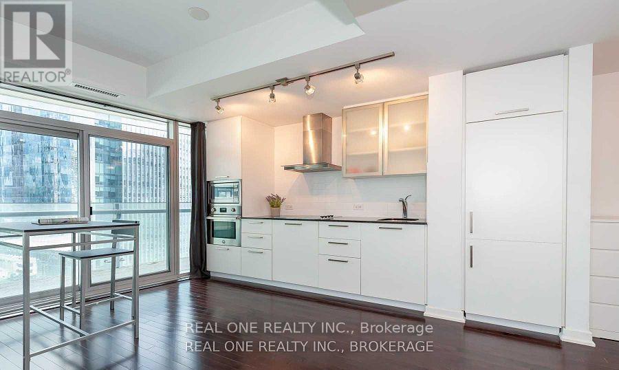 2001 - 12 York Street, Toronto, Ontario  M5J 0A9 - Photo 8 - C12444499