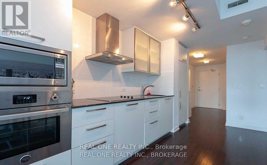2001 - 12 York Street, Toronto, Ontario  M5J 0A9 - Photo 9 - C12444499