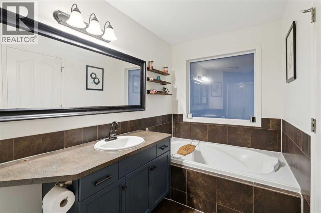 251 Everwillow Close Sw, Calgary, Alberta  T2Y 4G4 - Photo 23 - A2258587