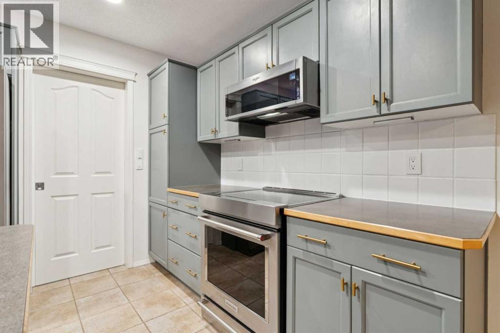 251 Everwillow Close Sw, Calgary, Alberta  T2Y 4G4 - Photo 7 - A2258587