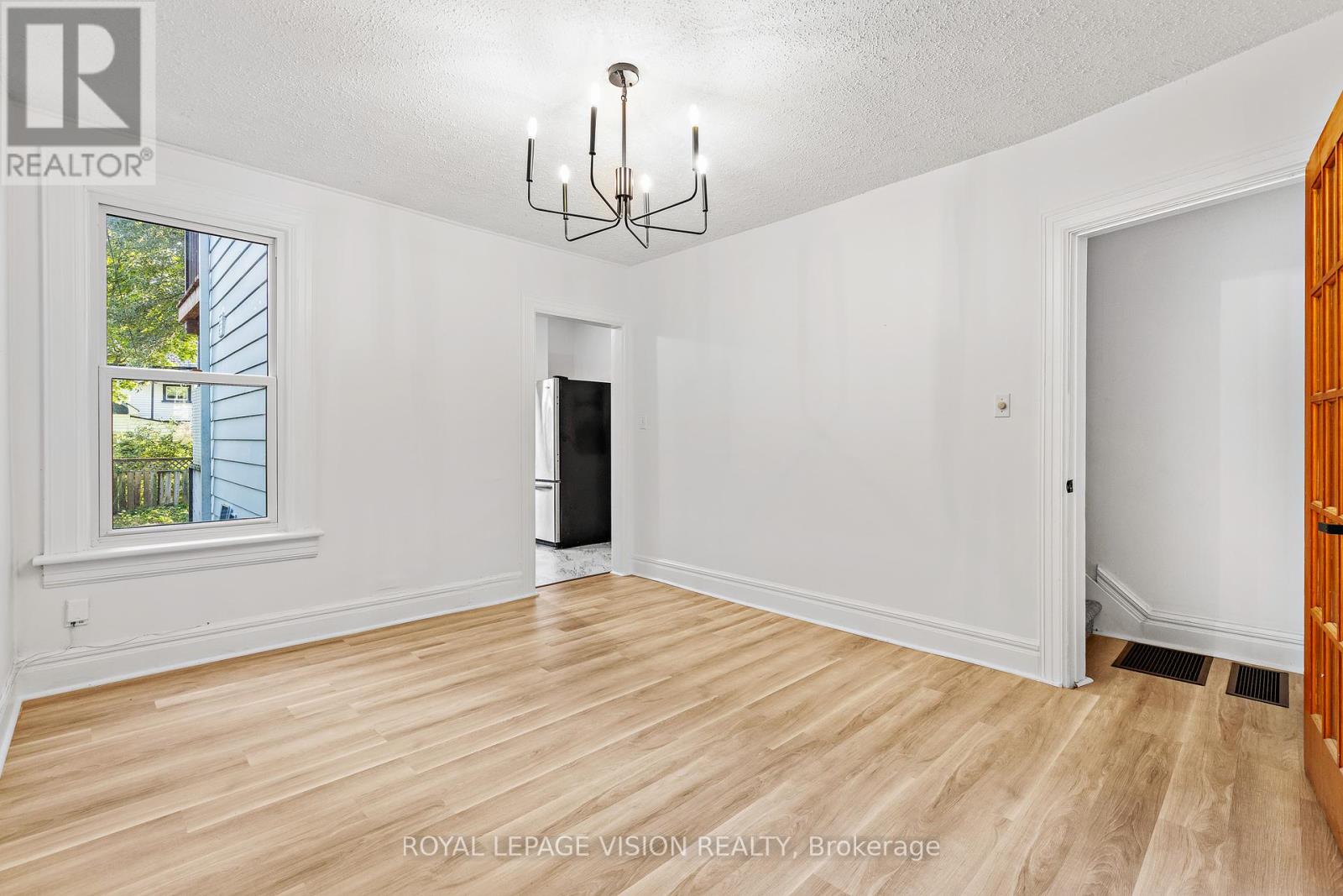 25 Bellefair Avenue, Toronto, Ontario  M4L 3T7 - Photo 12 - E12444497