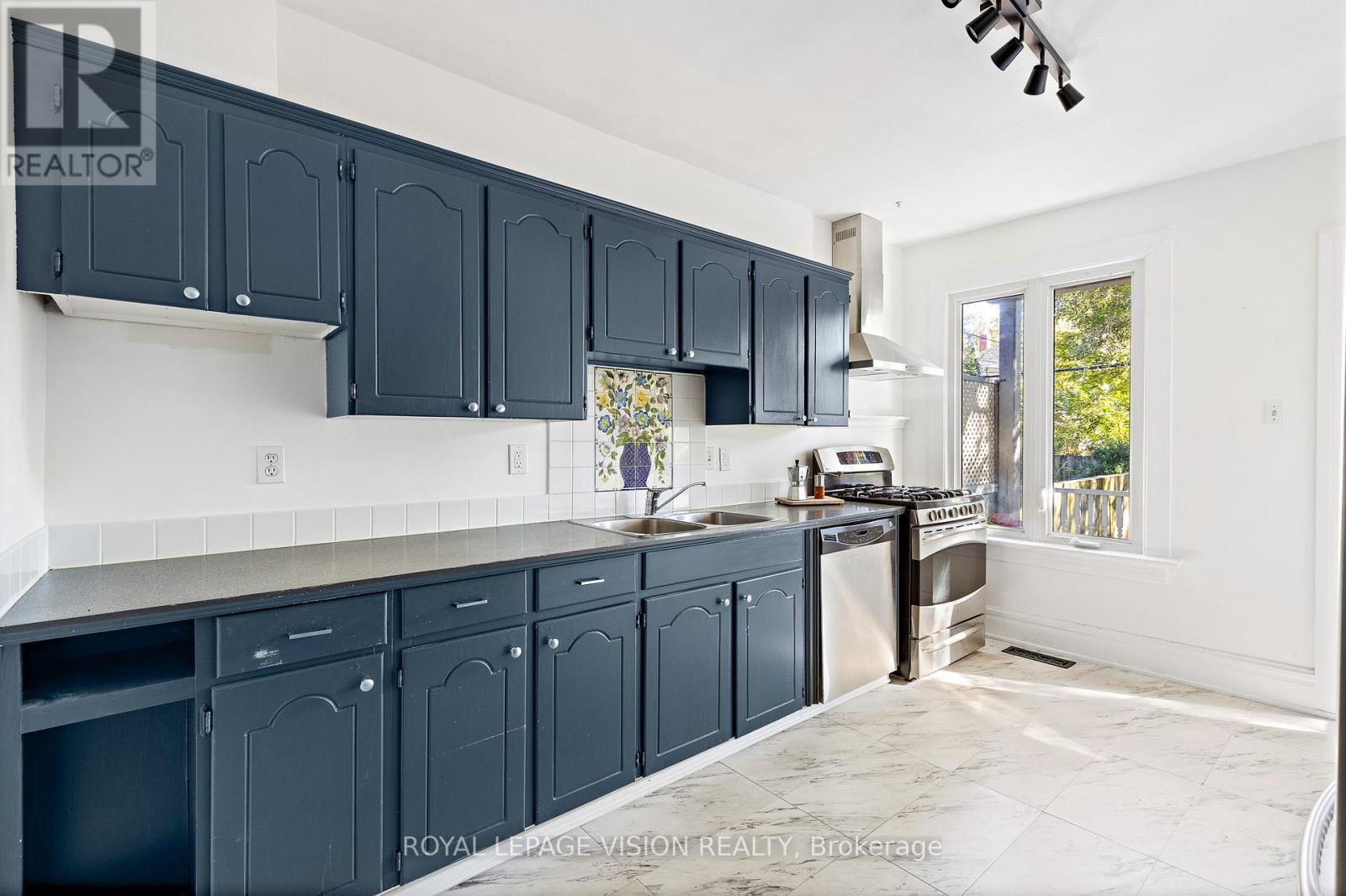 25 Bellefair Avenue, Toronto, Ontario  M4L 3T7 - Photo 16 - E12444497