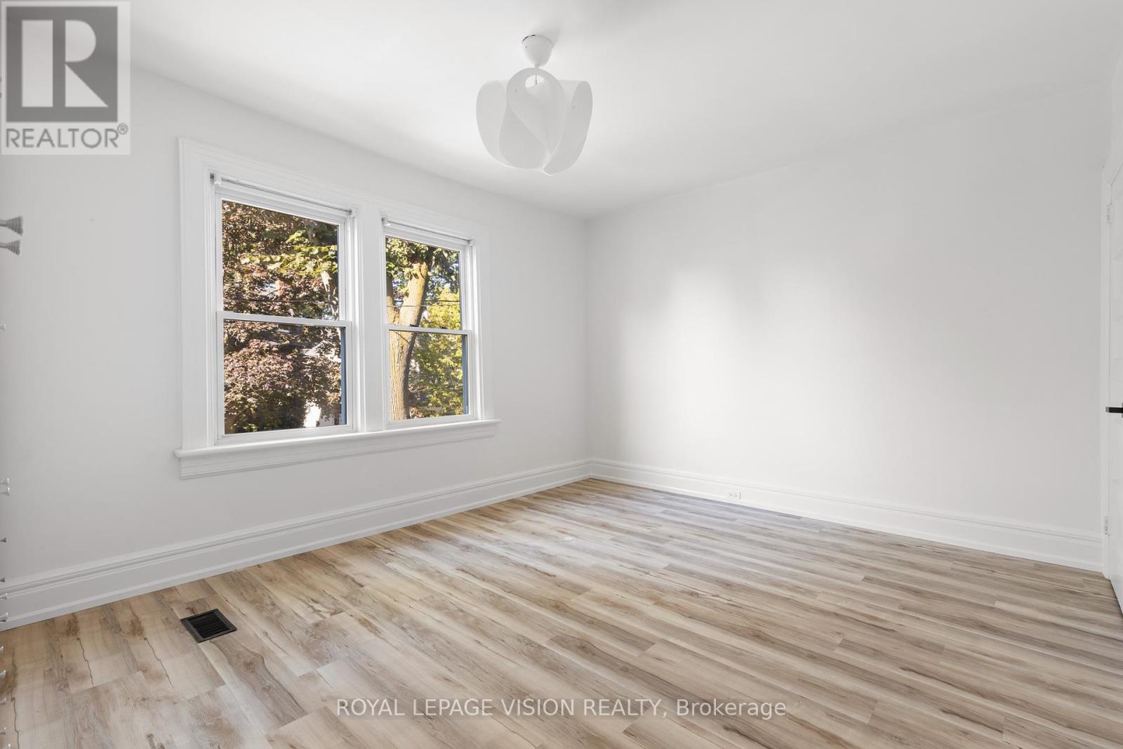 25 Bellefair Avenue, Toronto, Ontario  M4L 3T7 - Photo 22 - E12444497