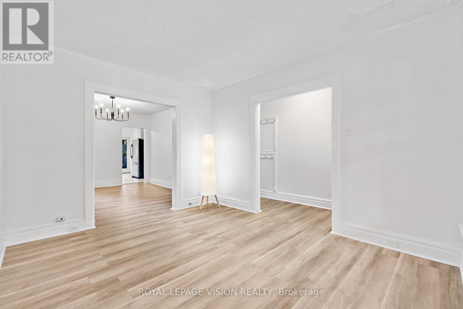 25 Bellefair Avenue, Toronto, Ontario  M4L 3T7 - Photo 7 - E12444497