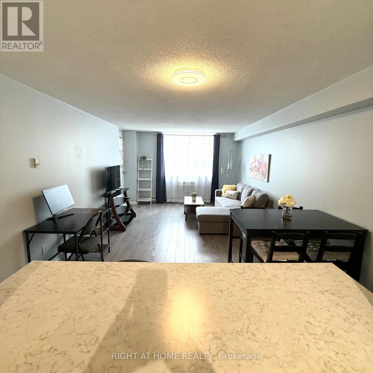 806 - 260 Davis Drive, Newmarket, Ontario  L3Y 7C3 - Photo 11 - N12444508