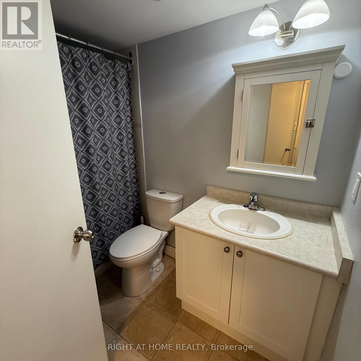 806 - 260 Davis Drive, Newmarket, Ontario  L3Y 7C3 - Photo 18 - N12444508
