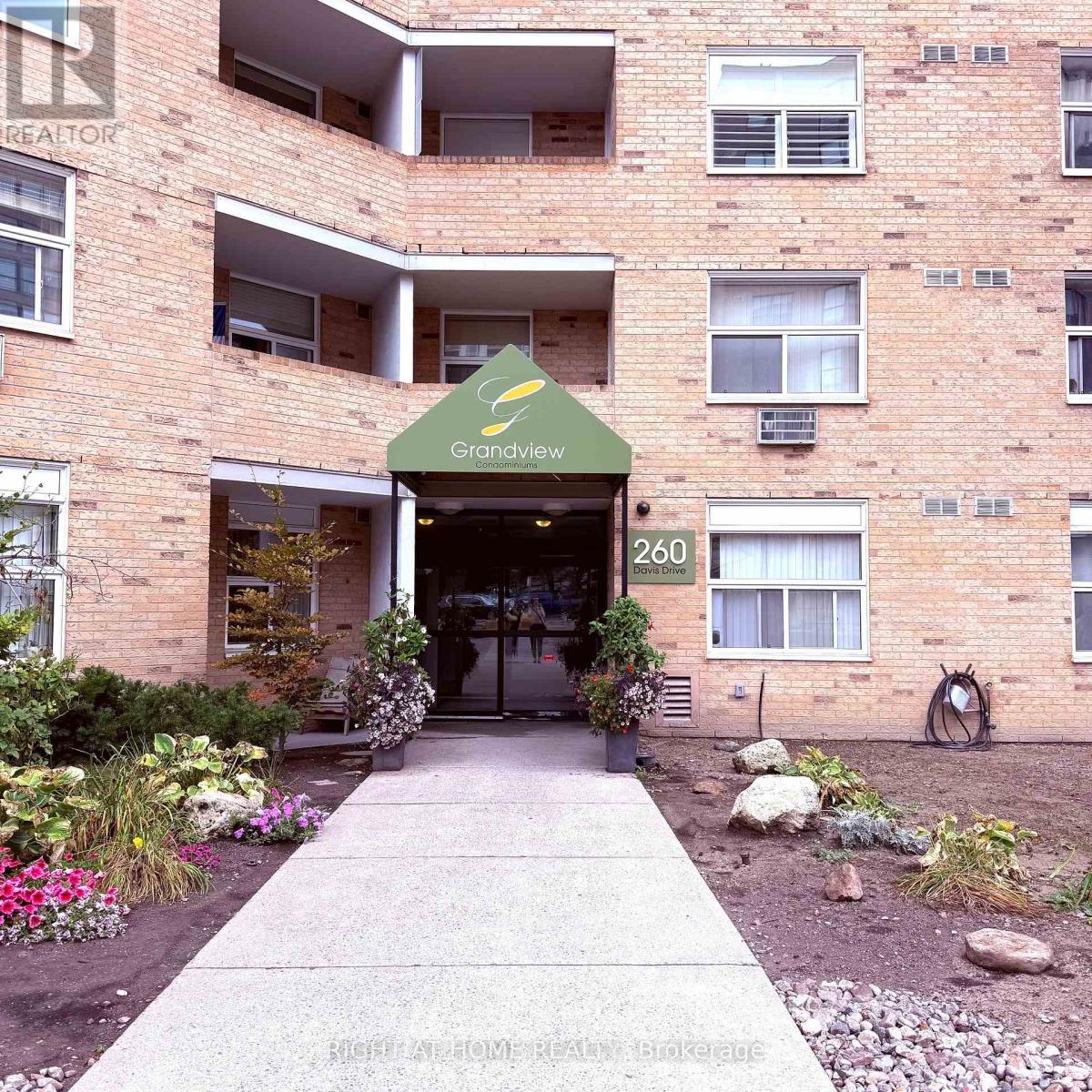 806 - 260 Davis Drive, Newmarket, Ontario  L3Y 7C3 - Photo 2 - N12444508