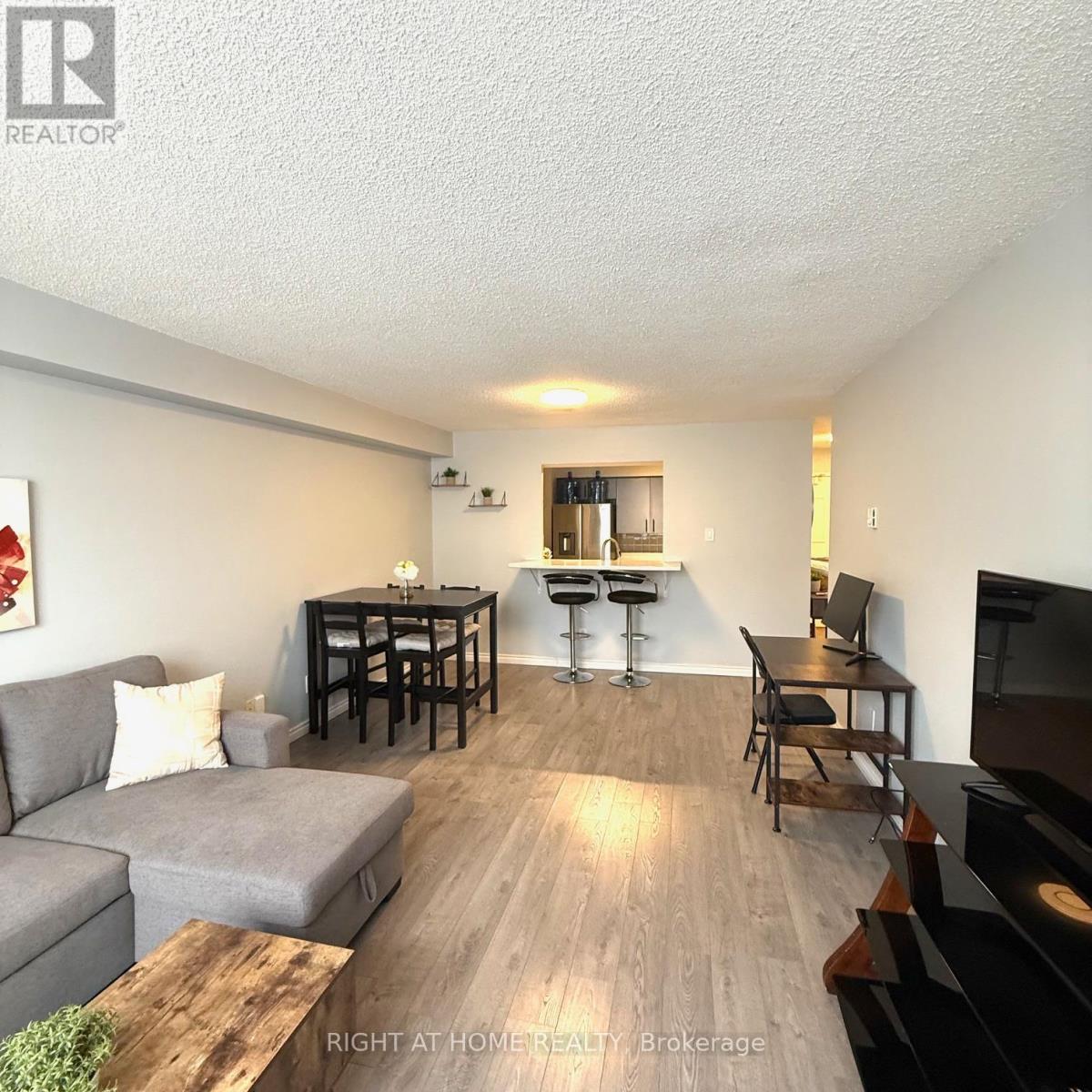 806 - 260 Davis Drive, Newmarket, Ontario  L3Y 7C3 - Photo 5 - N12444508