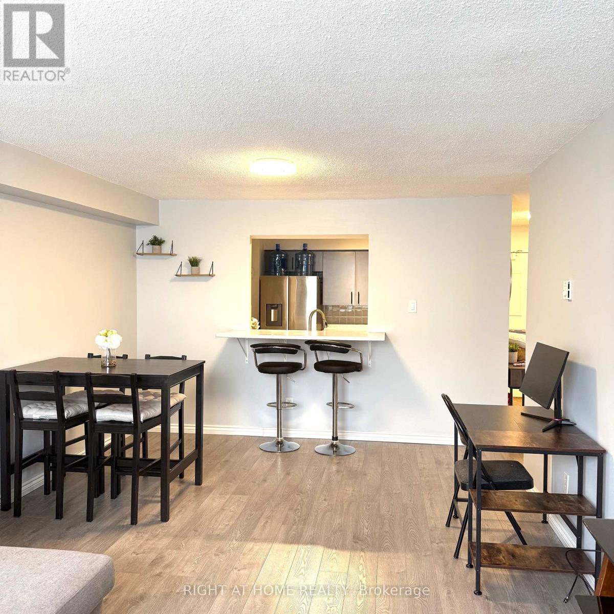 806 - 260 Davis Drive, Newmarket, Ontario  L3Y 7C3 - Photo 6 - N12444508