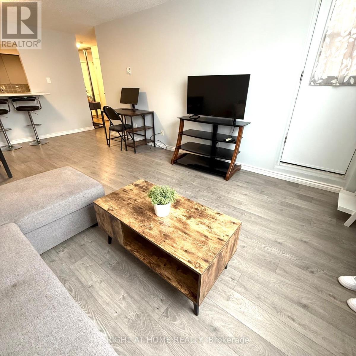 806 - 260 Davis Drive, Newmarket, Ontario  L3Y 7C3 - Photo 7 - N12444508