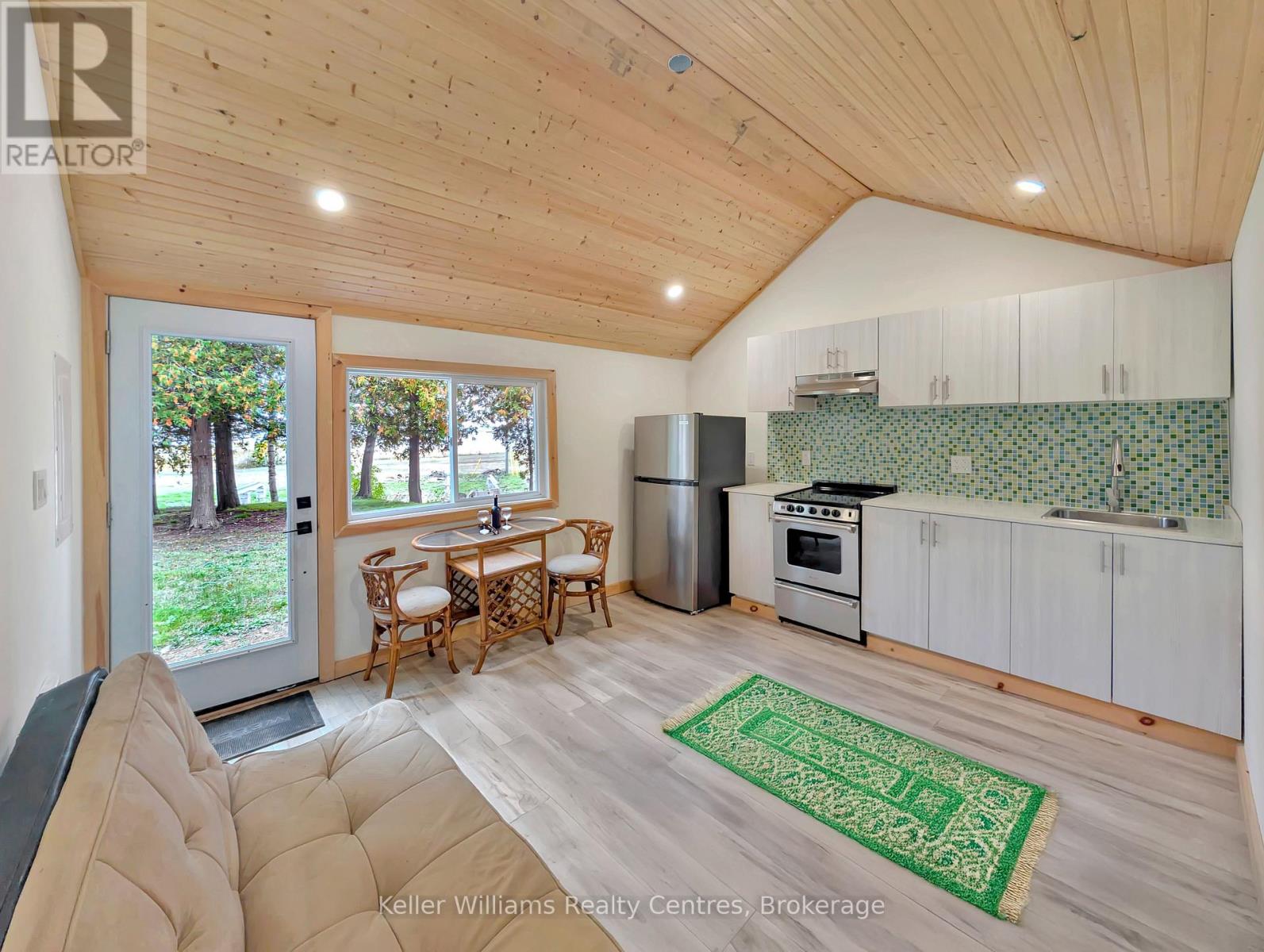 118 Resort Road, South Bruce Peninsula, Ontario  N0H 2T0 - Photo 11 - X12444535