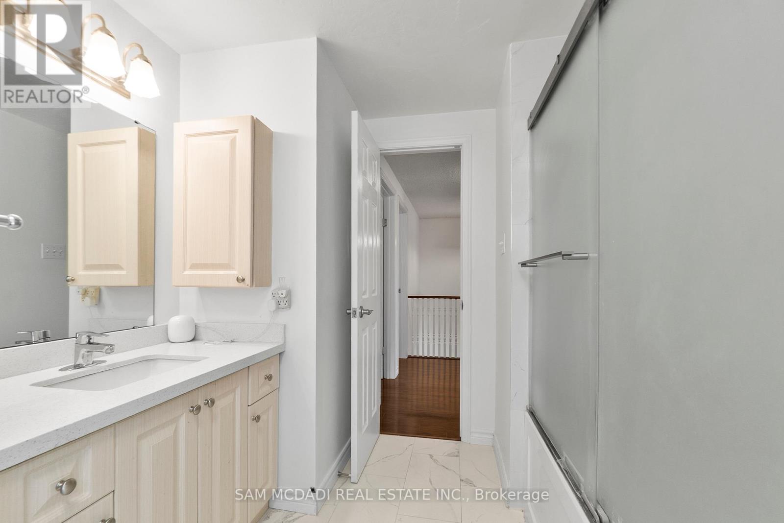 5948 Featherhead Crescent, Mississauga (Meadowvale), Ontario  L5N 2B6 - Photo 17 - W12444502