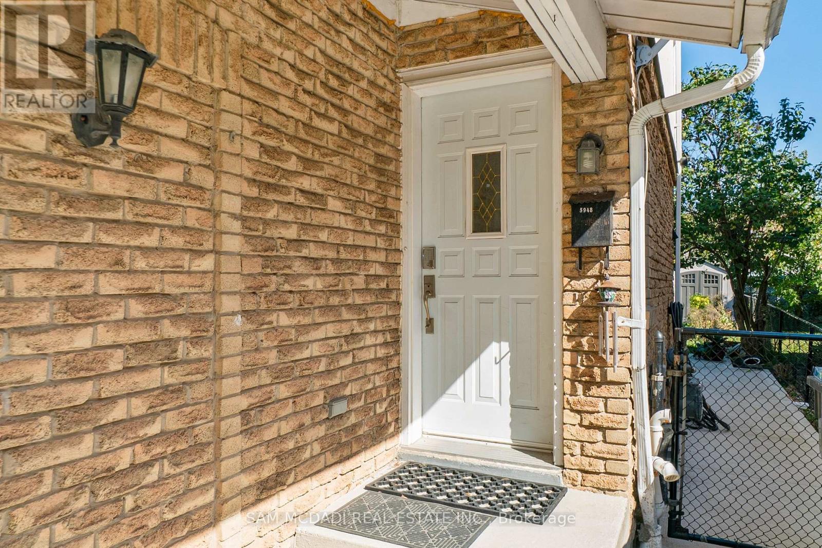 5948 Featherhead Crescent, Mississauga (Meadowvale), Ontario  L5N 2B6 - Photo 2 - W12444502