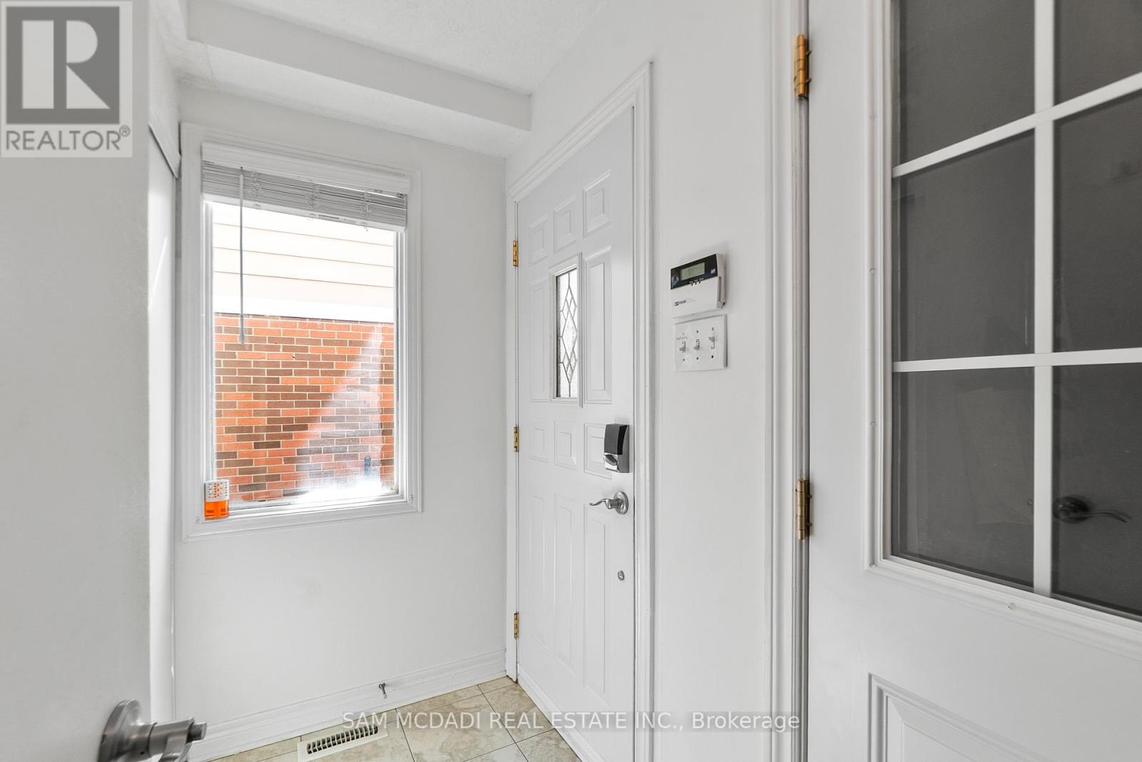 5948 Featherhead Crescent, Mississauga (Meadowvale), Ontario  L5N 2B6 - Photo 3 - W12444502