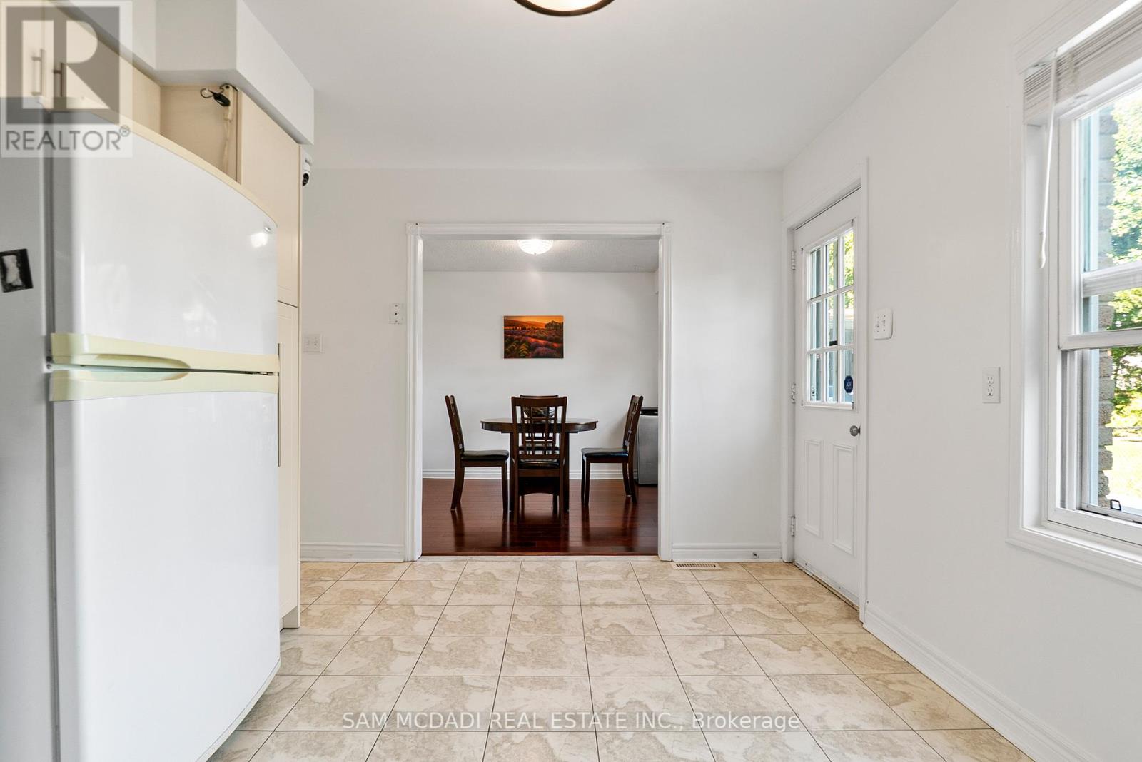 5948 Featherhead Crescent, Mississauga (Meadowvale), Ontario  L5N 2B6 - Photo 8 - W12444502