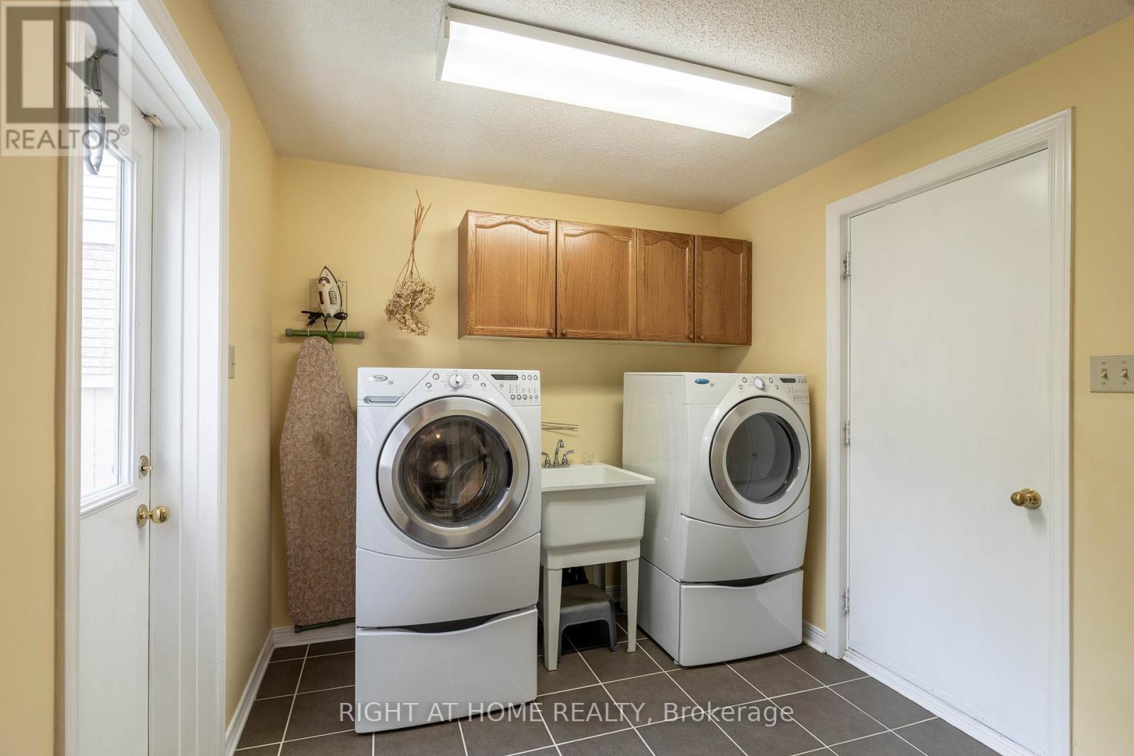 21 Hime Crescent, Ottawa, Ontario  K1G 4S1 - Photo 18 - X12254707