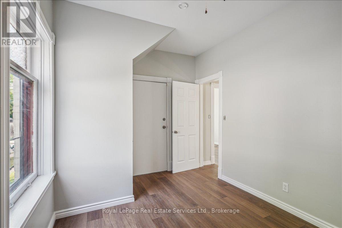 33 Rose Avenue, Brantford, Ontario  N3S 2M3 - Photo 15 - X12444561