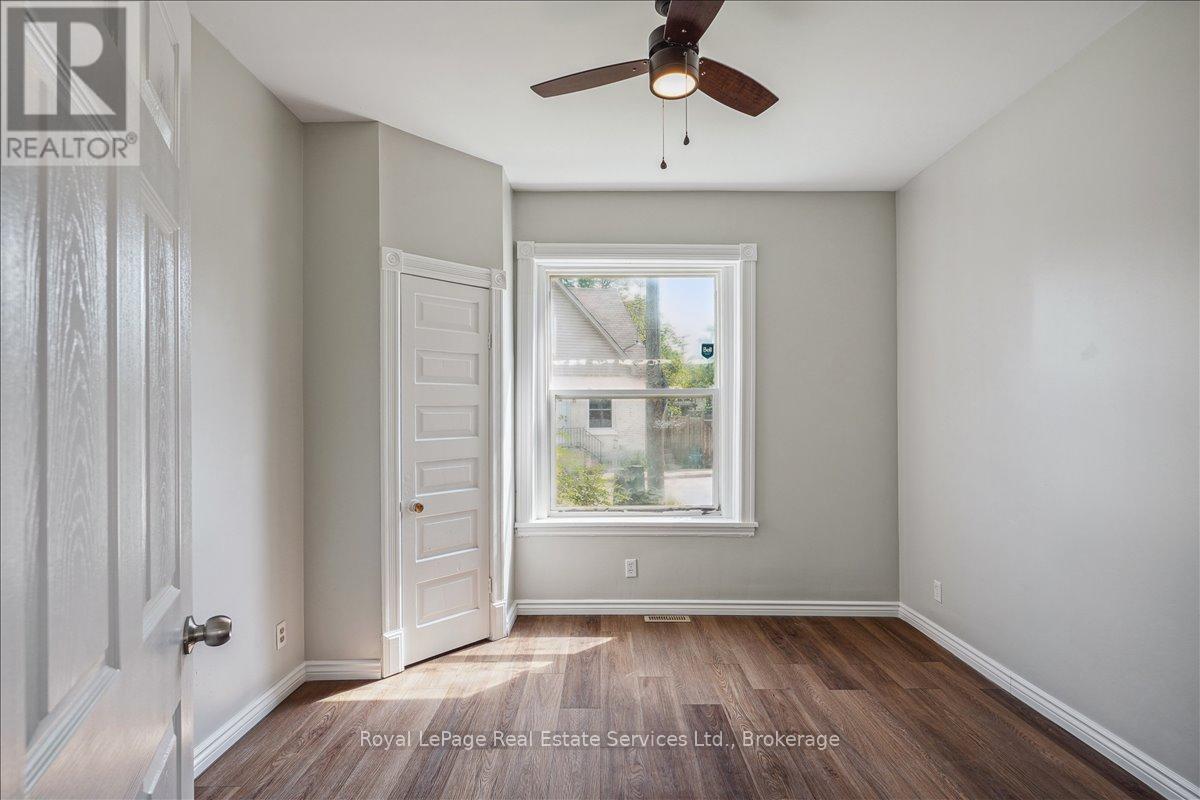 33 Rose Avenue, Brantford, Ontario  N3S 2M3 - Photo 11 - X12444574