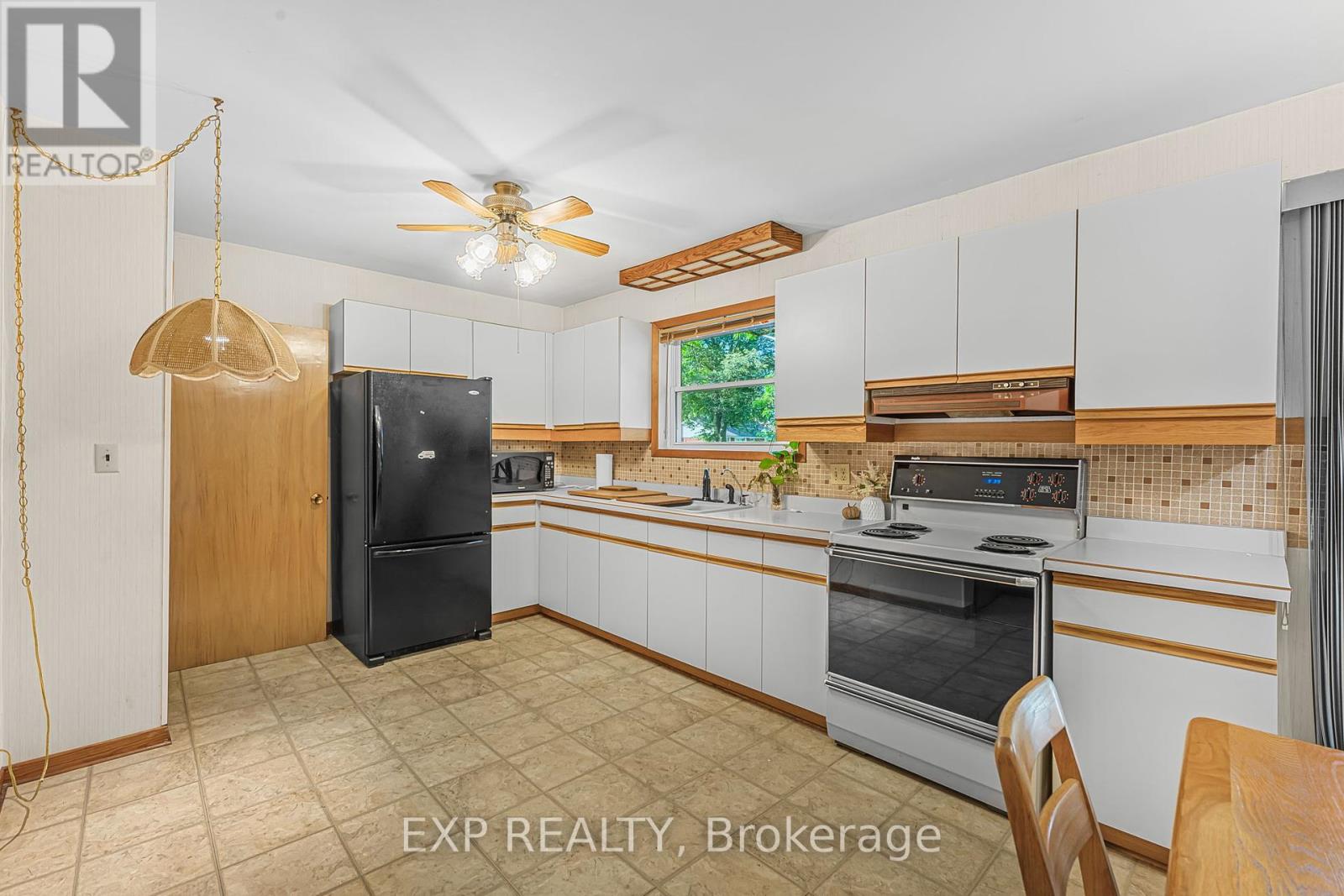 7301 Heximer Avenue, Niagara Falls (Oldfield), Ontario  L2G 4T5 - Photo 14 - X12444544