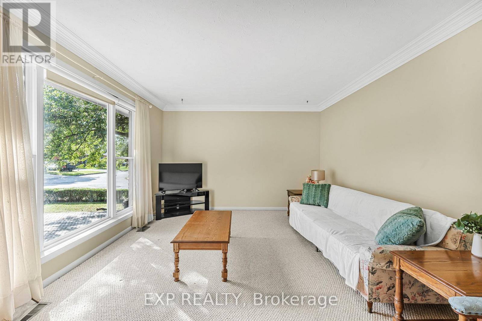 7301 Heximer Avenue, Niagara Falls (Oldfield), Ontario  L2G 4T5 - Photo 7 - X12444544