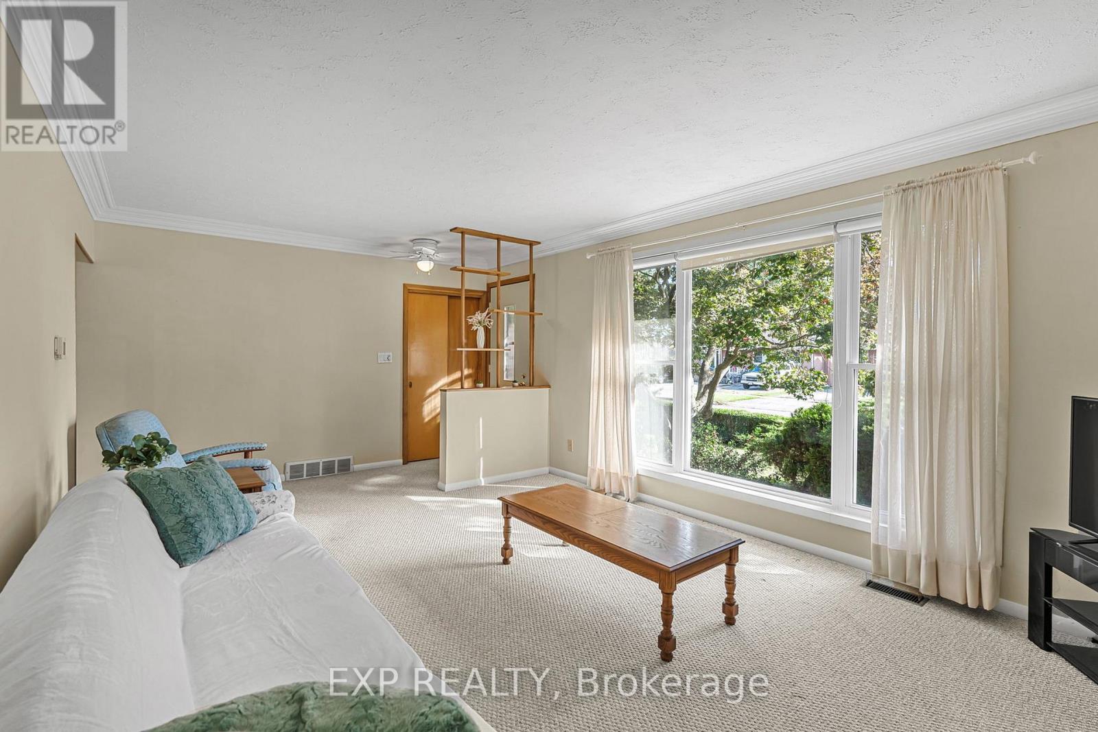 7301 Heximer Avenue, Niagara Falls (Oldfield), Ontario  L2G 4T5 - Photo 8 - X12444544