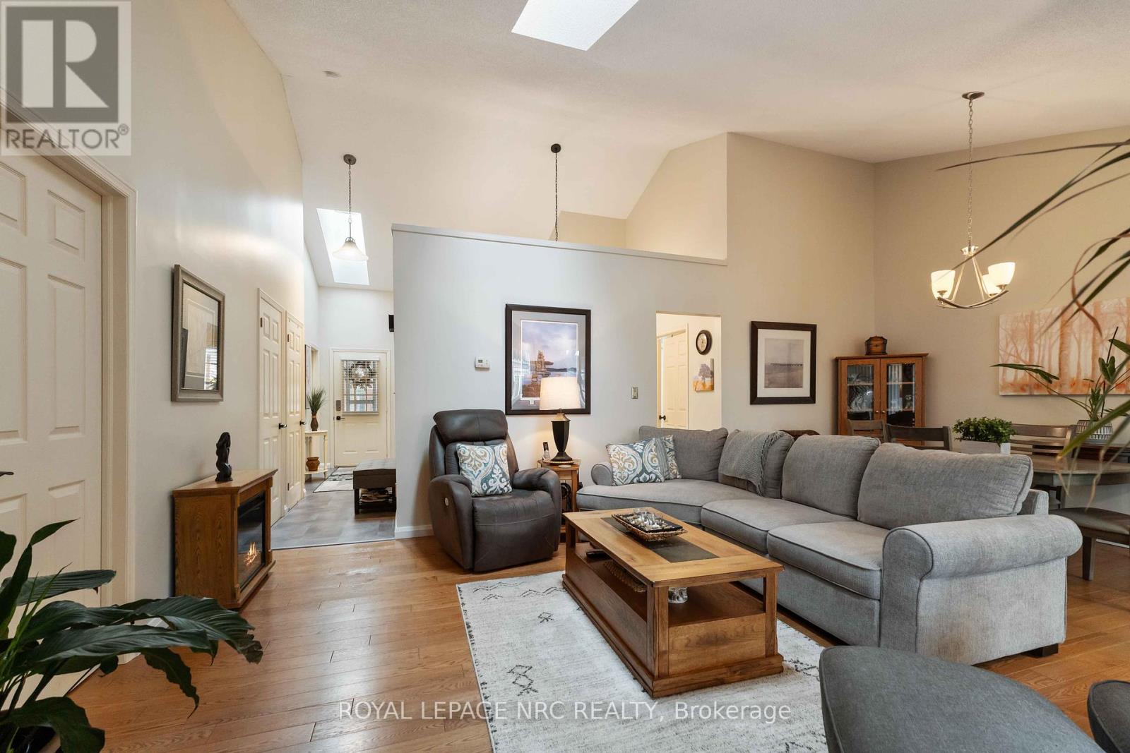 4156 Beechnut Court, Lincoln (Lincoln-Jordan/vineland), Ontario  L0R 2C0 - Photo 6 - X12444554