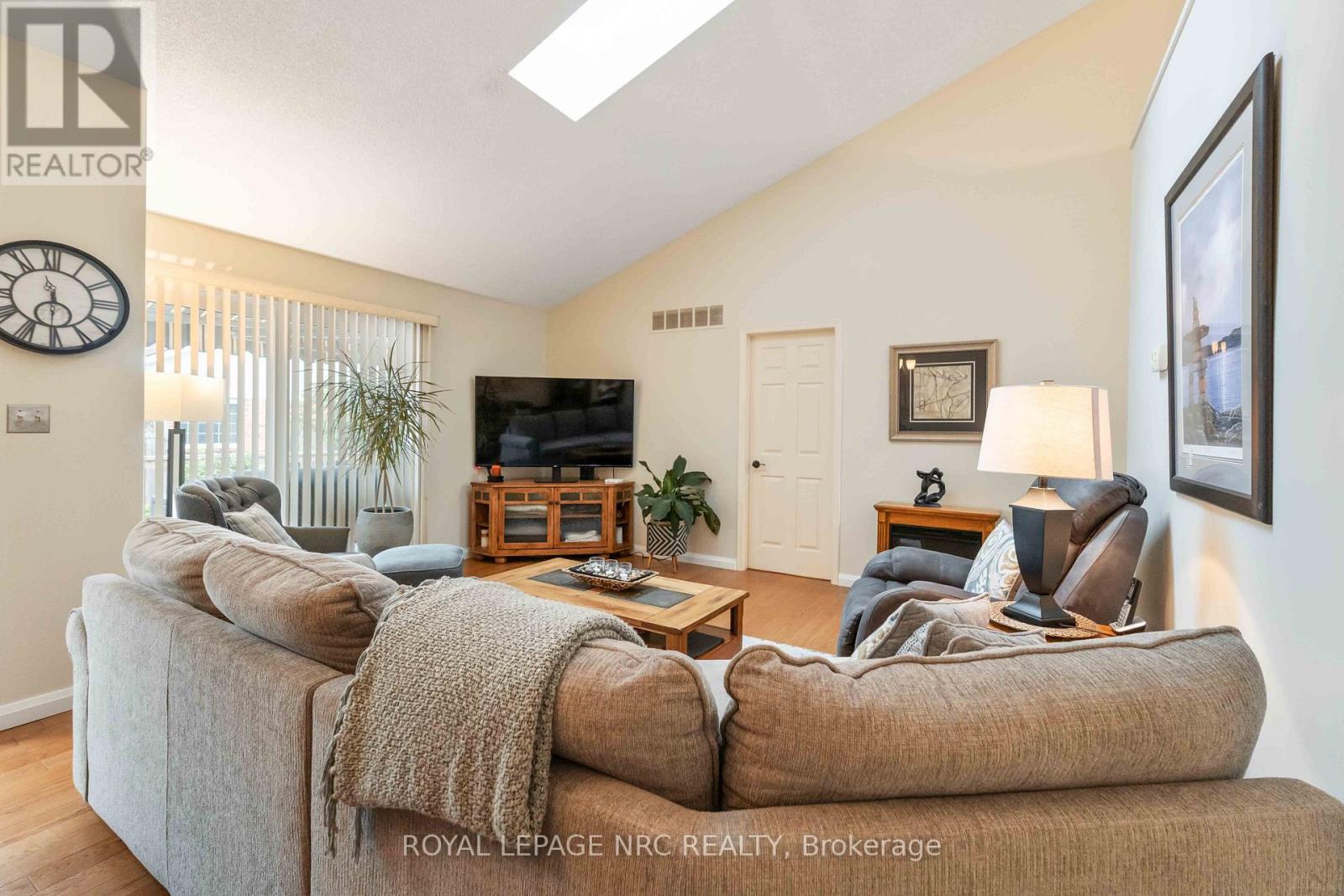 4156 Beechnut Court, Lincoln (Lincoln-Jordan/vineland), Ontario  L0R 2C0 - Photo 9 - X12444554