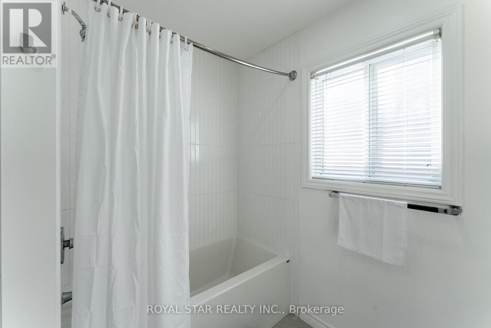 3 Kerr Crescent, Ingersoll (Ingersoll - South), Ontario  N5C 4H2 - Photo 29 - X12444491