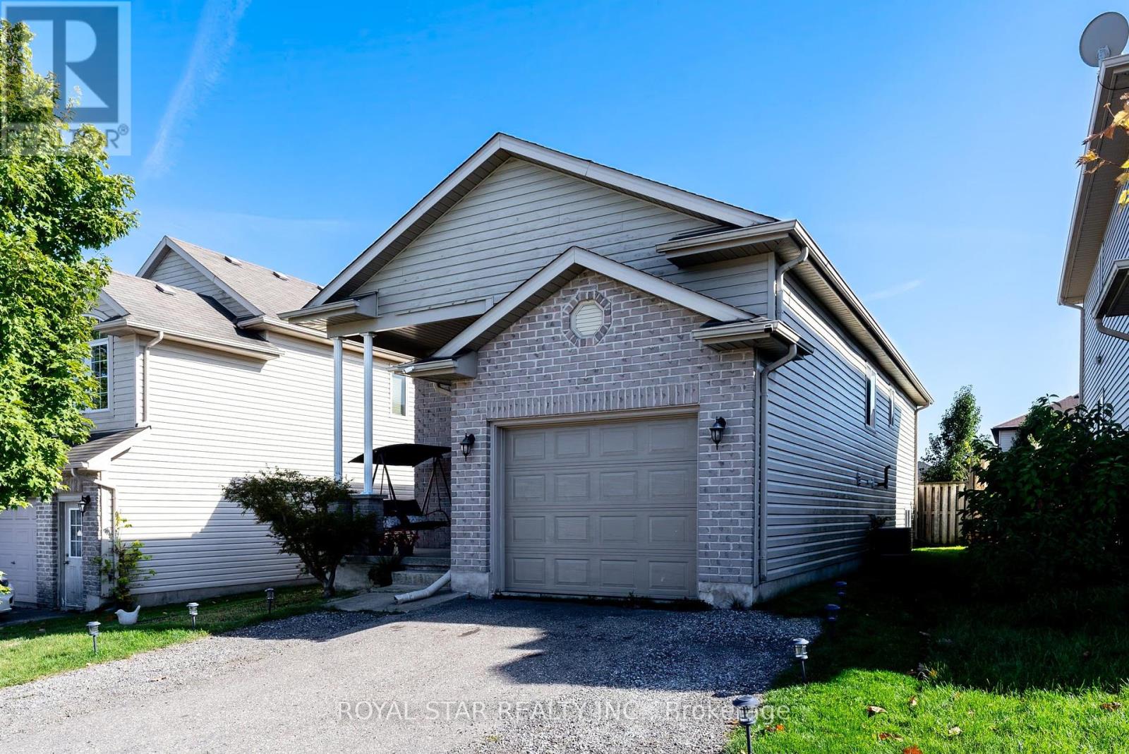 3 Kerr Crescent, Ingersoll (Ingersoll - South), Ontario  N5C 4H2 - Photo 6 - X12444491