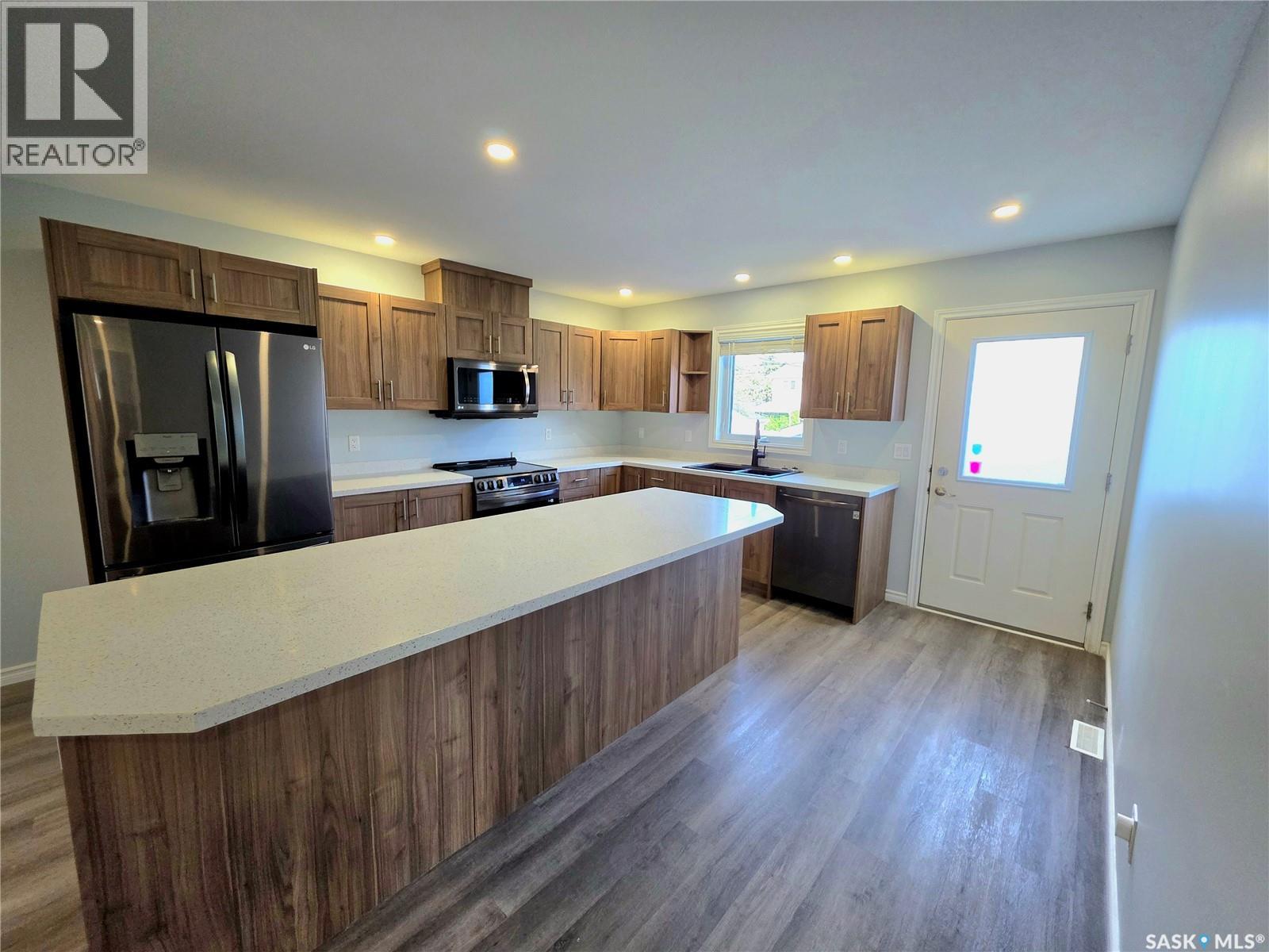 720 O Avenue S, Saskatoon, Saskatchewan  S7M 2S5 - Photo 33 - SK020076