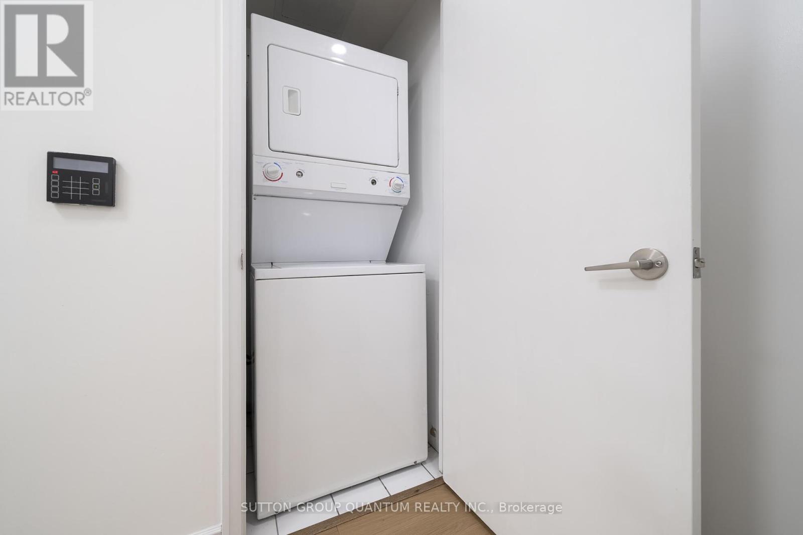 1902 - 21 Carlton Street, Toronto (Church-Yonge Corridor), Ontario  M5B 1L3 - Photo 28 - C12444559