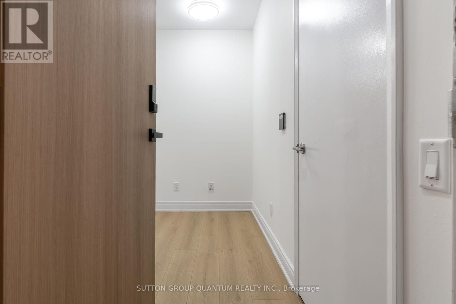 1902 - 21 Carlton Street, Toronto (Church-Yonge Corridor), Ontario  M5B 1L3 - Photo 3 - C12444559
