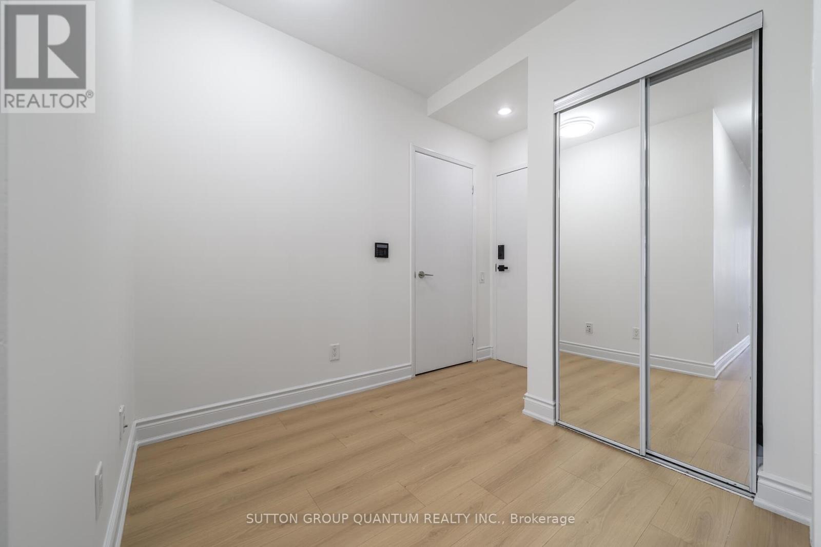 1902 - 21 Carlton Street, Toronto (Church-Yonge Corridor), Ontario  M5B 1L3 - Photo 5 - C12444559