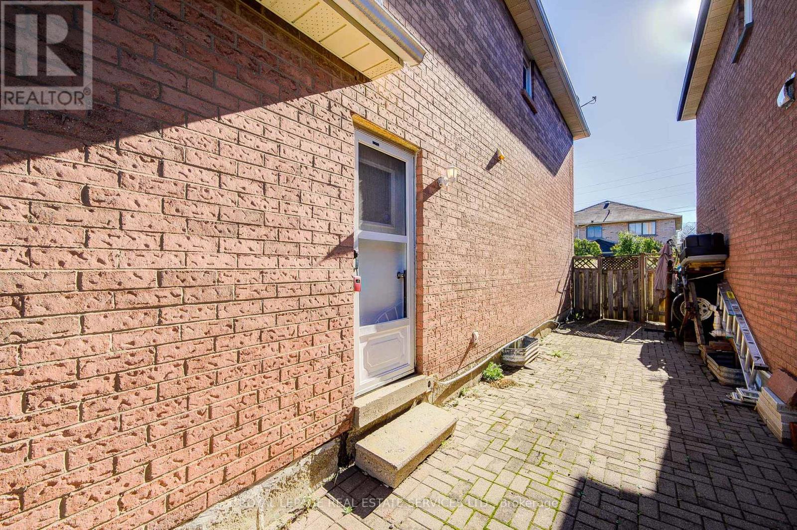 Lower - 4418 Hearthside Drive, Mississauga, Ontario  L5R 1R3 - Photo 5 - W12395145