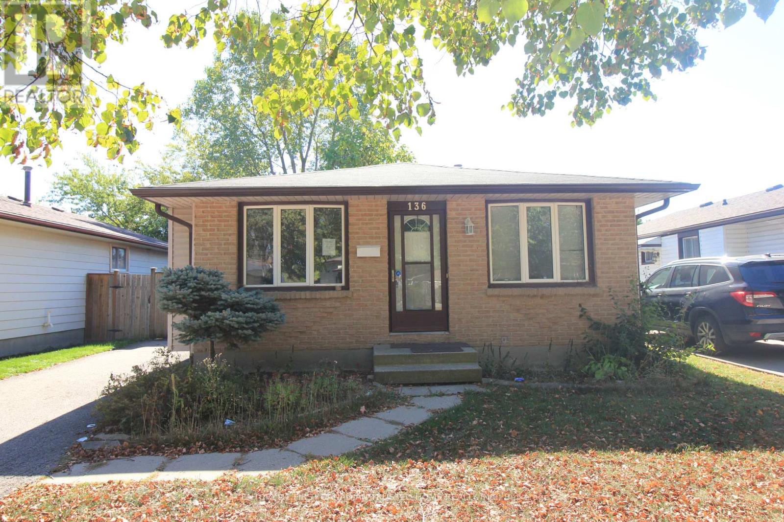136 Lacey Crescent, London South (South X), Ontario  N6E 2E7 - Photo 1 - X12444067
