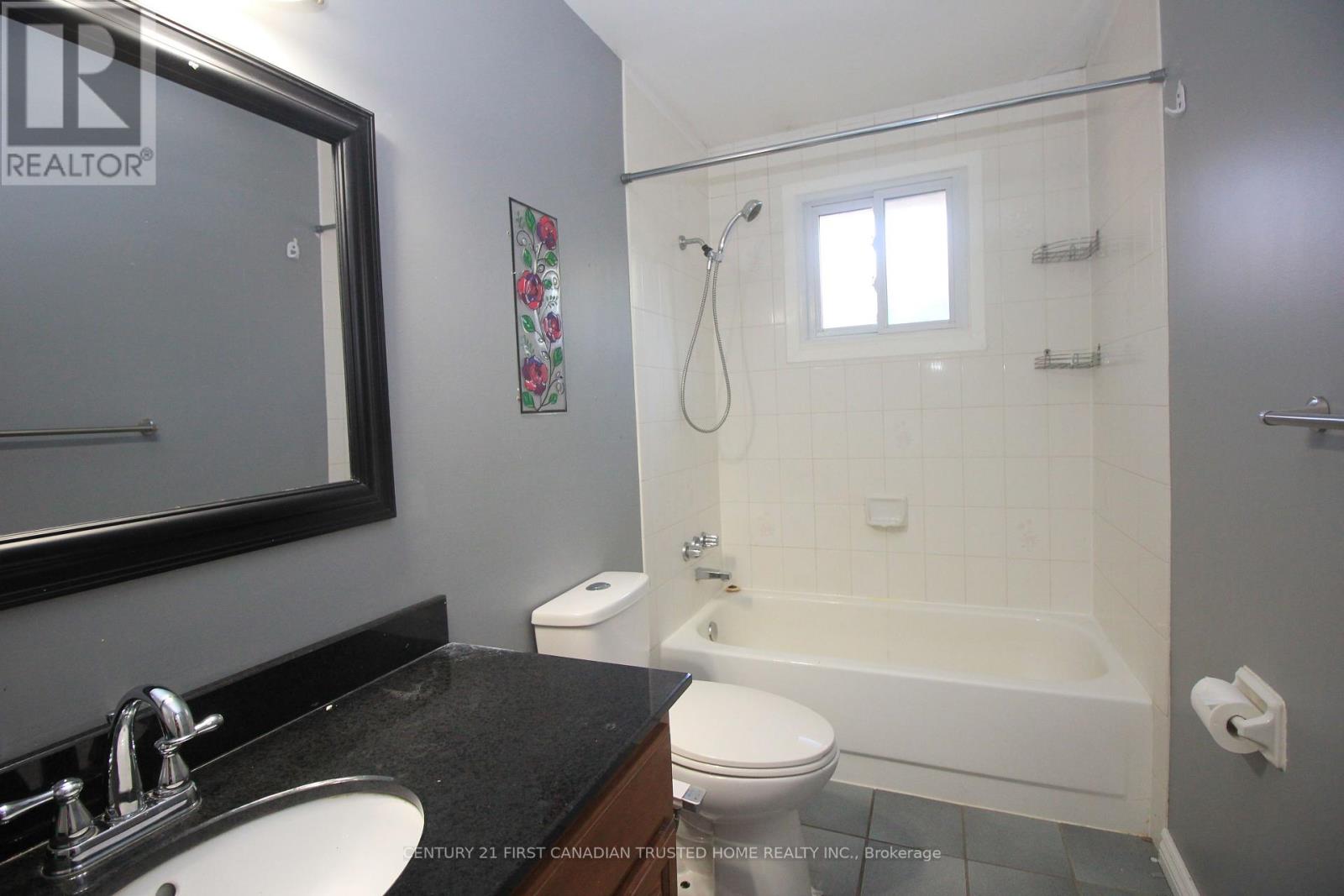 136 Lacey Crescent, London South (South X), Ontario  N6E 2E7 - Photo 22 - X12444067