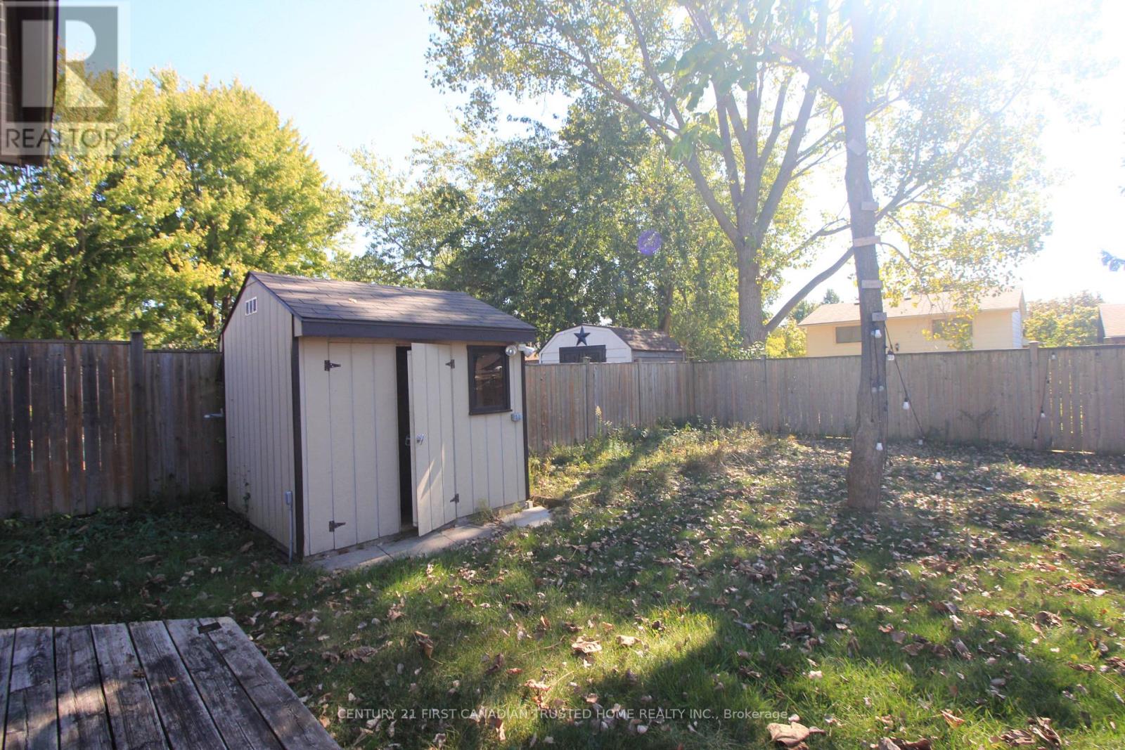 136 Lacey Crescent, London South (South X), Ontario  N6E 2E7 - Photo 42 - X12444067