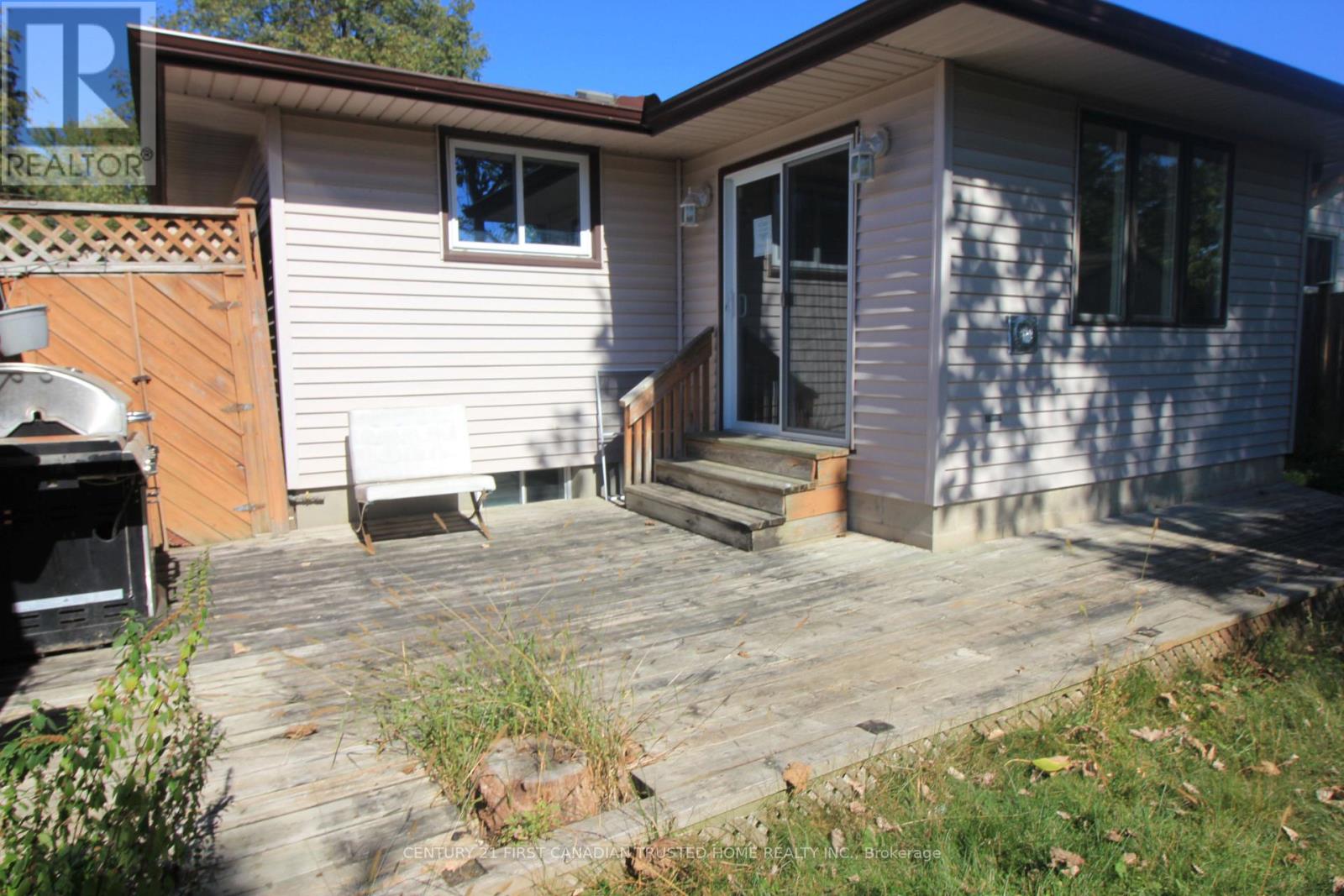136 Lacey Crescent, London South (South X), Ontario  N6E 2E7 - Photo 37 - X12444067