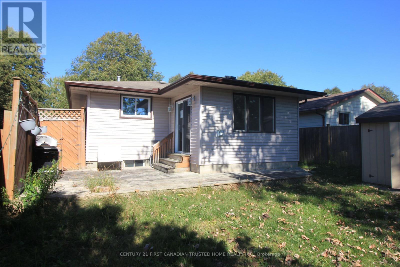 136 Lacey Crescent, London South (South X), Ontario  N6E 2E7 - Photo 38 - X12444067