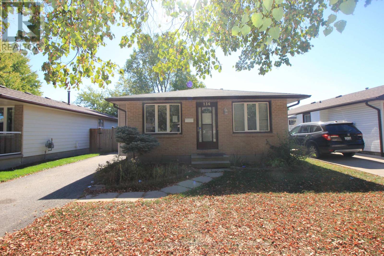 136 Lacey Crescent, London South (South X), Ontario  N6E 2E7 - Photo 7 - X12444067