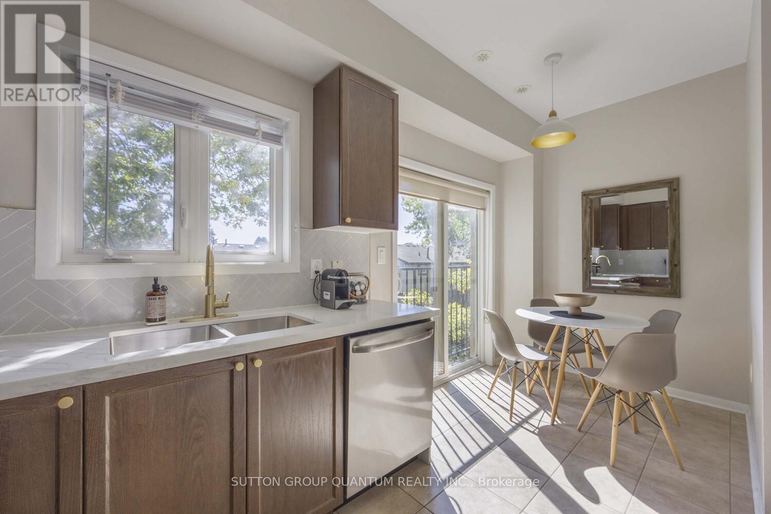 #38 - 1250 St Martins Drive, Pickering (Bay Ridges), Ontario  L1W 0A2 - Photo 9 - E12444552