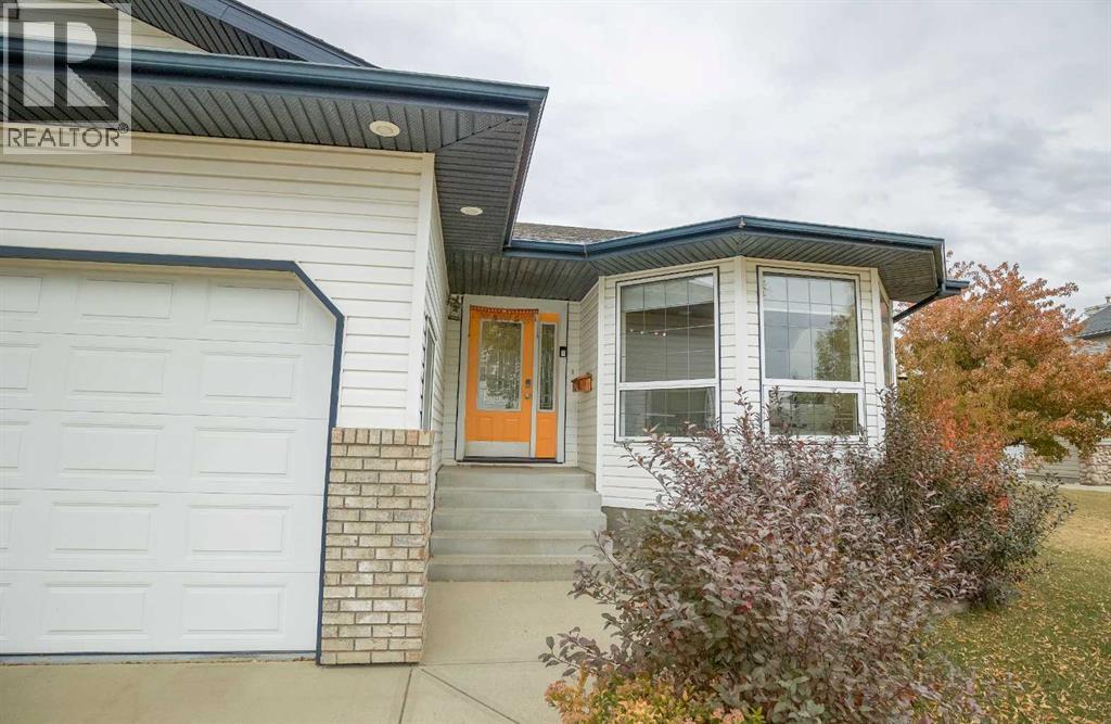 11 Falcon Ridge Drive, Sylvan Lake, Alberta  T4S 1Z2 - Photo 3 - A2261856