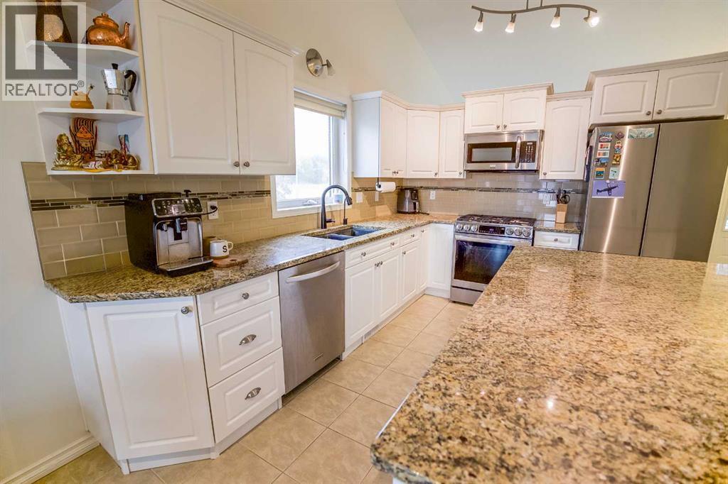 11 Falcon Ridge Drive, Sylvan Lake, Alberta  T4S 1Z2 - Photo 6 - A2261856