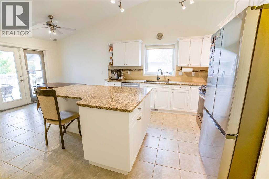 11 Falcon Ridge Drive, Sylvan Lake, Alberta  T4S 1Z2 - Photo 7 - A2261856